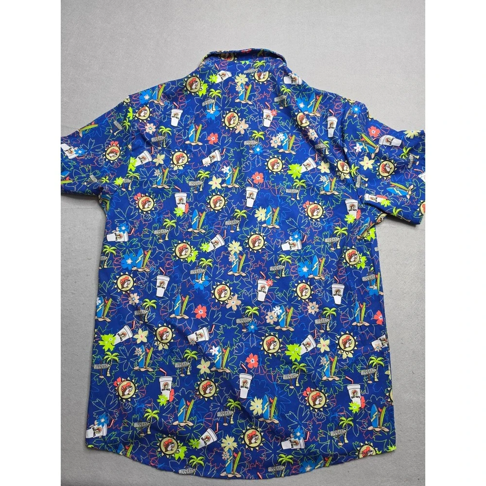 Buc-ees Shirt Men's Medium Blue Allover Print Stretch Short Sleeve Button-Up NWT - Picture 7 of 7